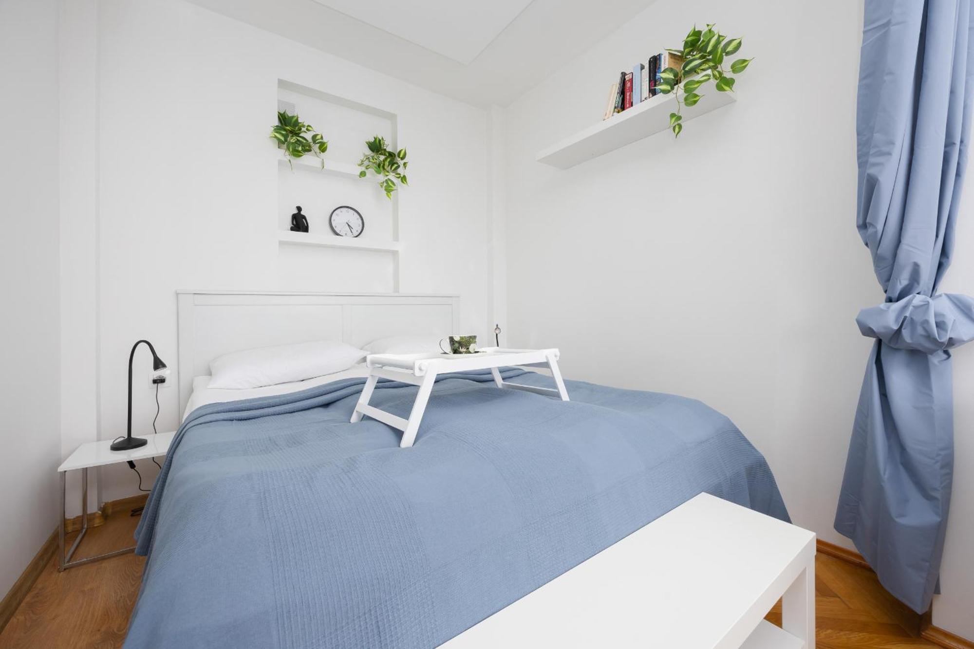 Apartment Bright With Air Conditioning Near Ogrod Saski By Renters Warsaw