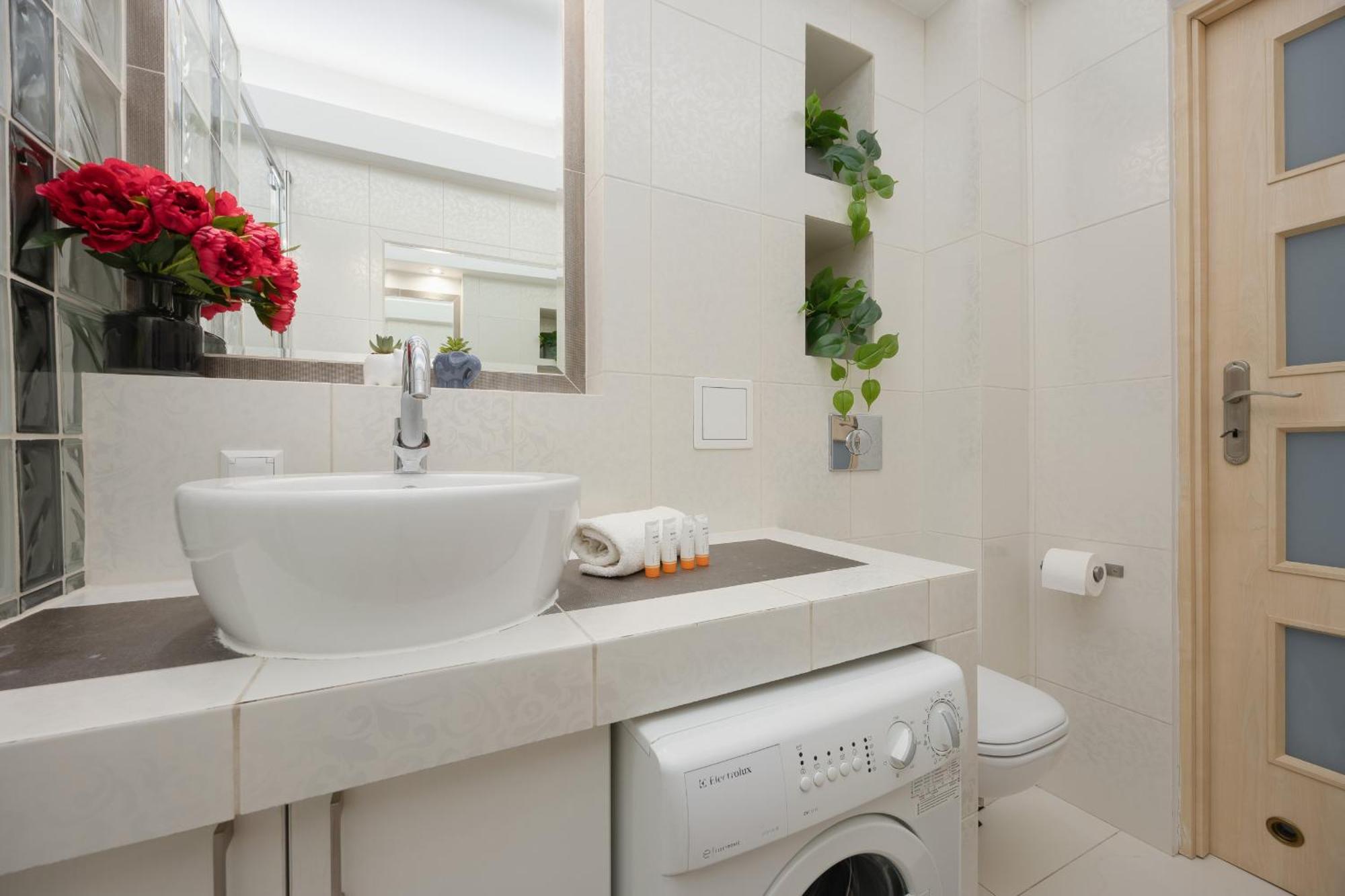 Bright With Air Conditioning Near Ogrod Saski By Renters Leilighet Warszawa